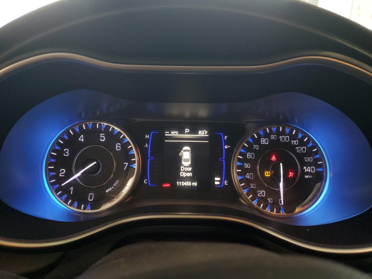 Chrysler 200 Limited Image 7