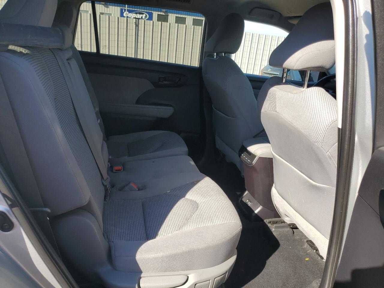 Toyota Highlander L Image 2