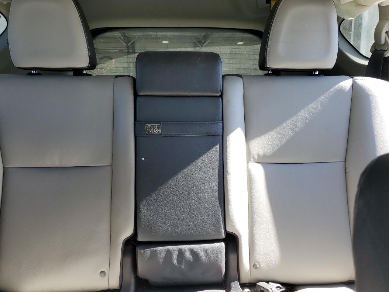 Toyota RAV4 Limited Image 10