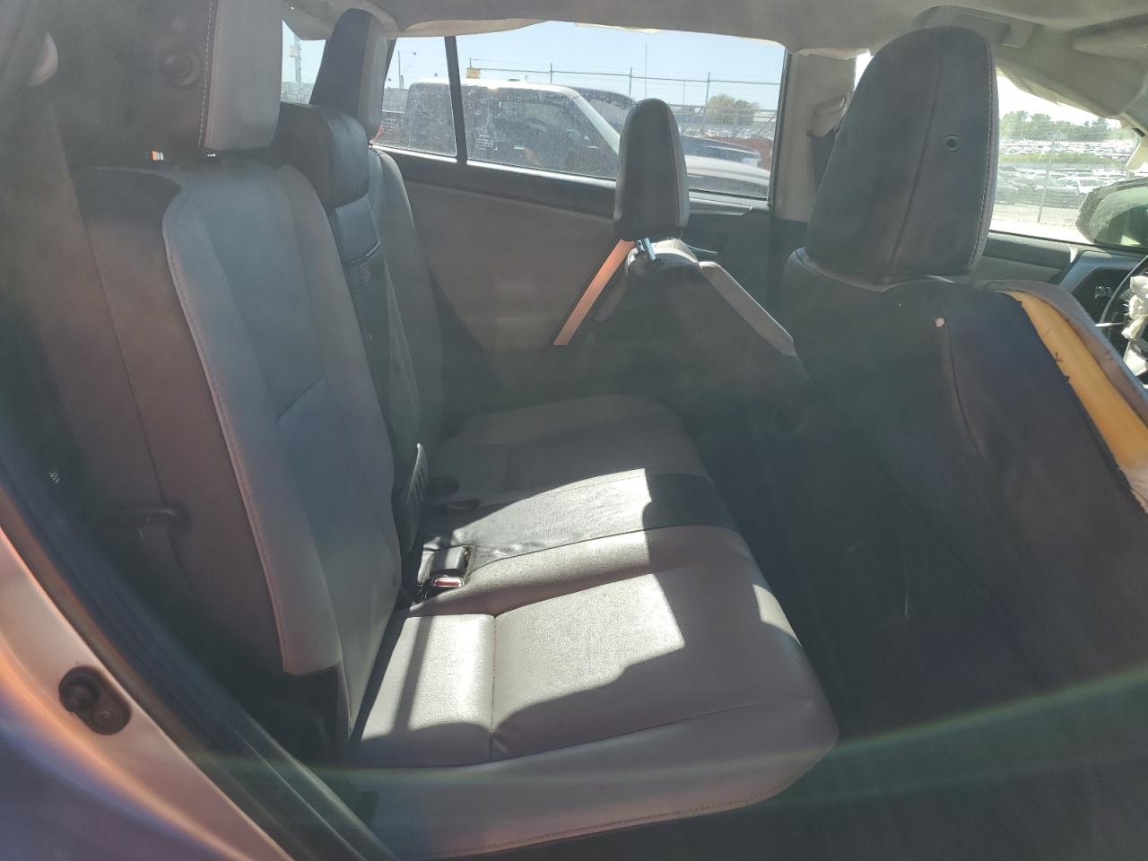 Toyota RAV4 Limited Image 8