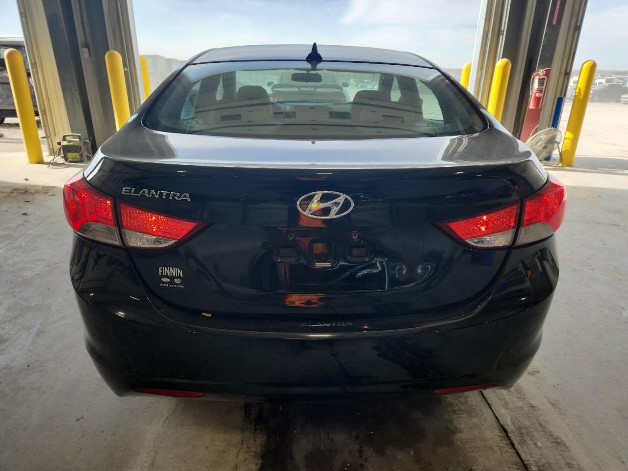 Hyundai ELANTRA Gls Image 11