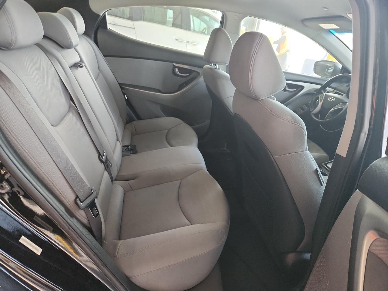 Hyundai ELANTRA Gls Image 10