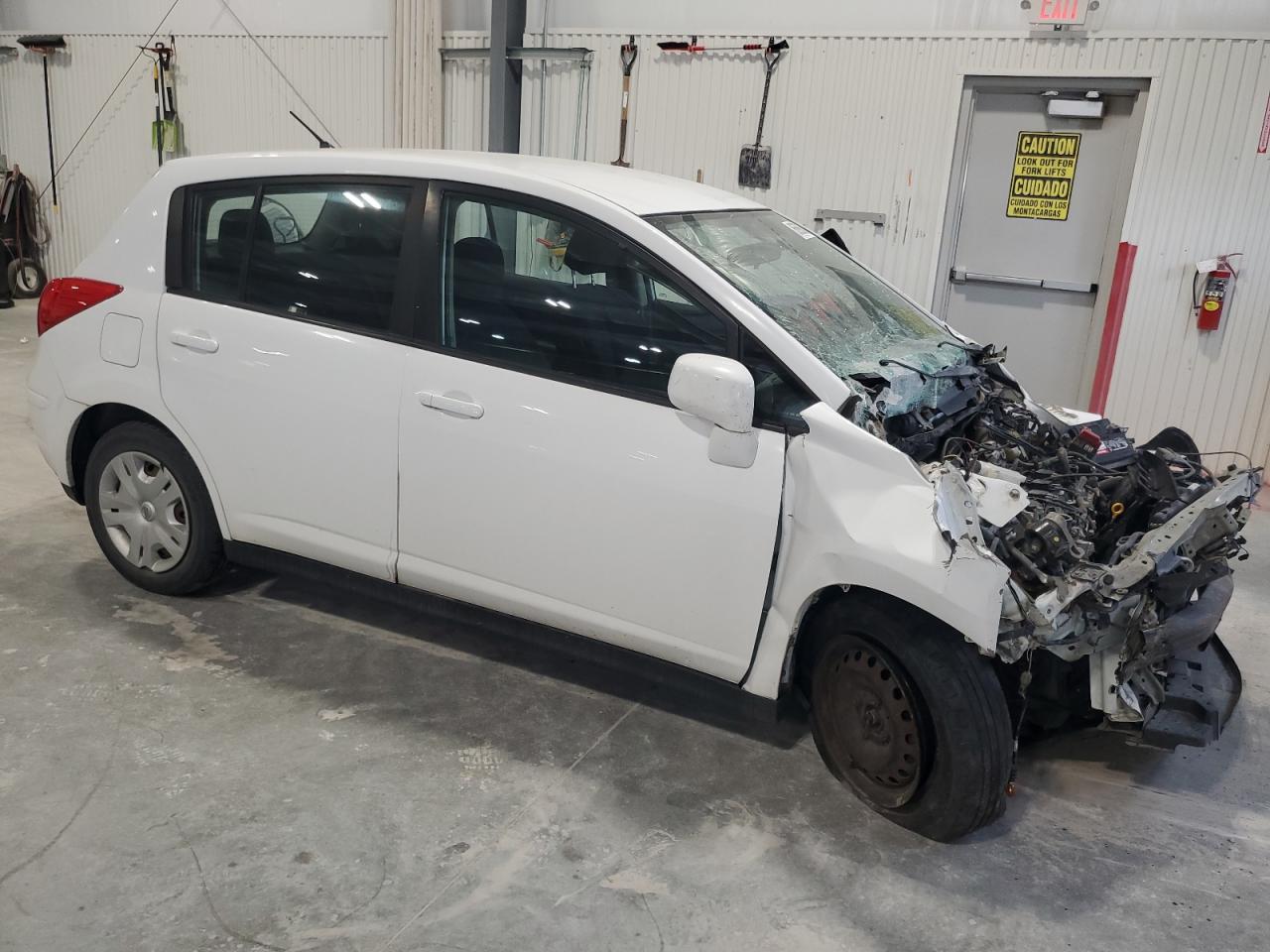 Nissan Versa S Image 8