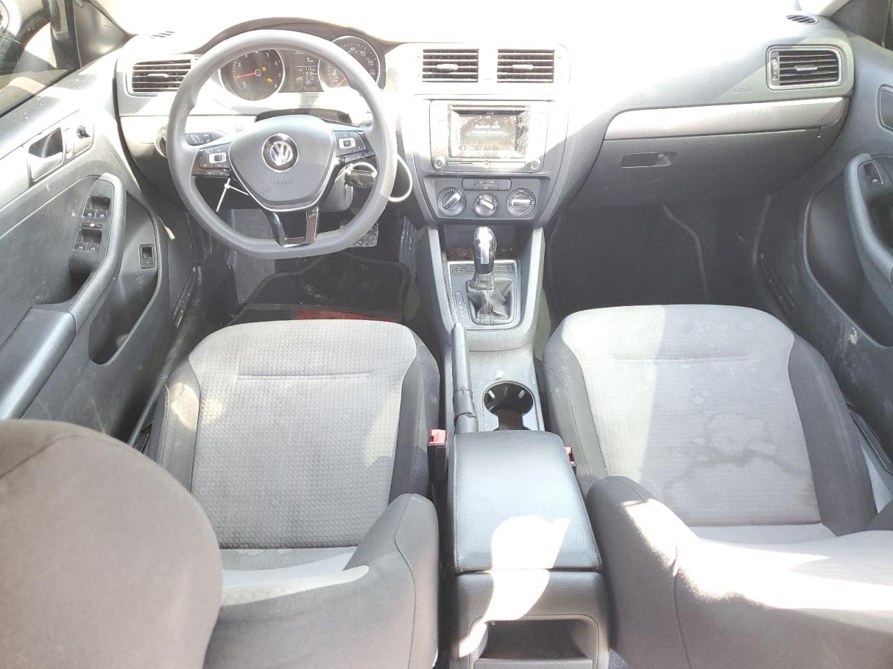 Volkswagen Jetta S Image 2