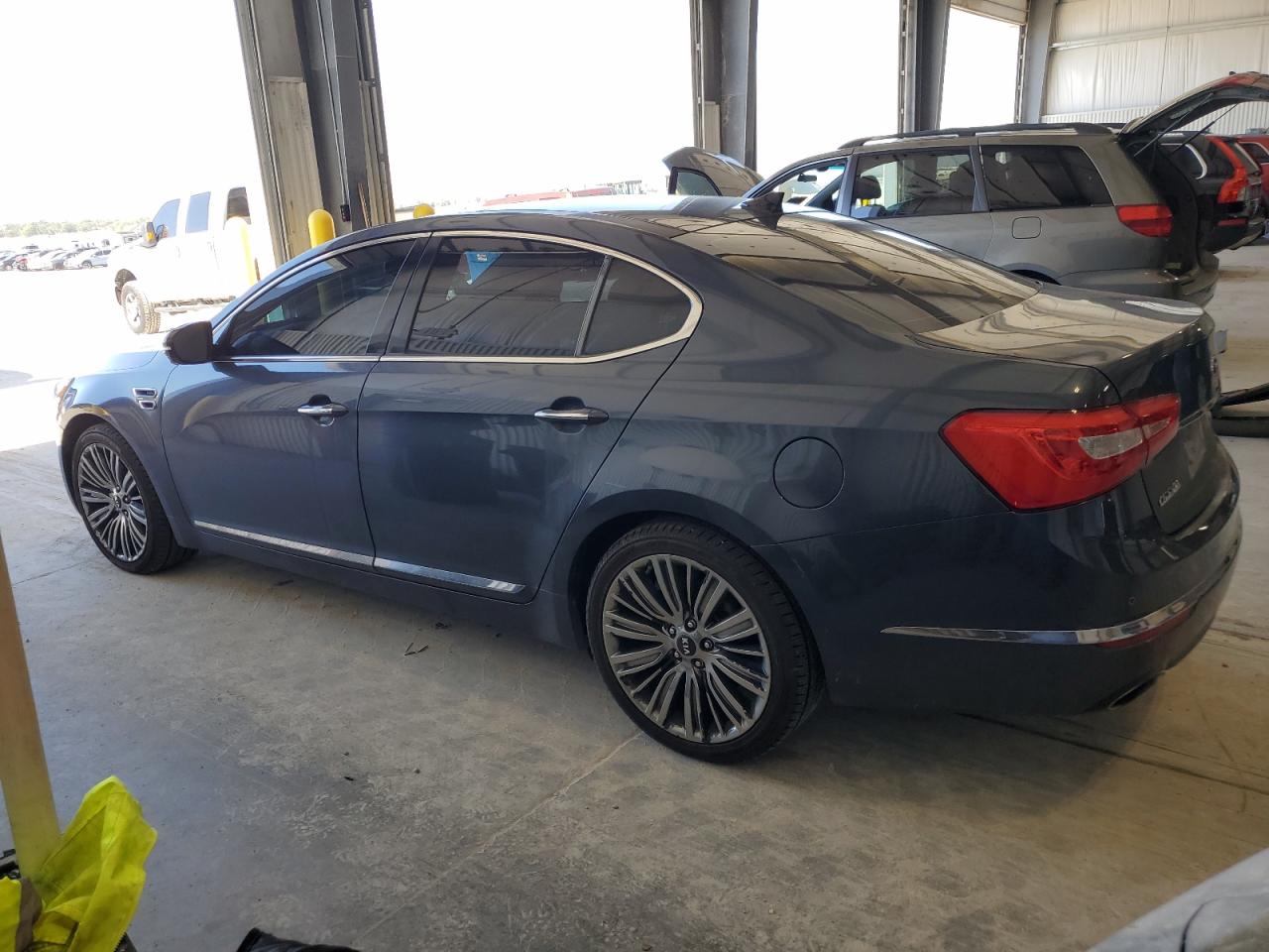 Kia Cadenza Premium Image 2