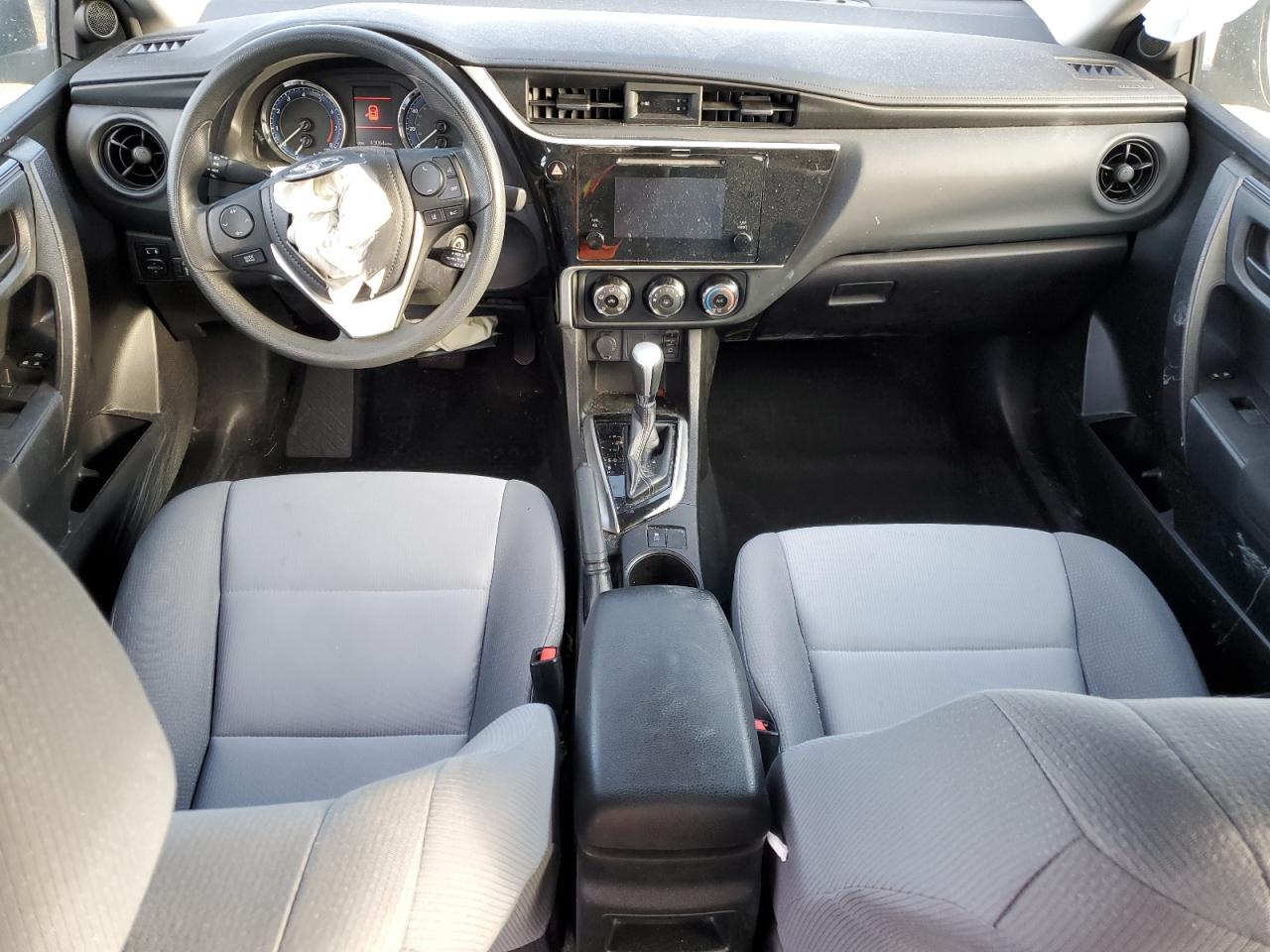 Toyota Corolla L Image 8