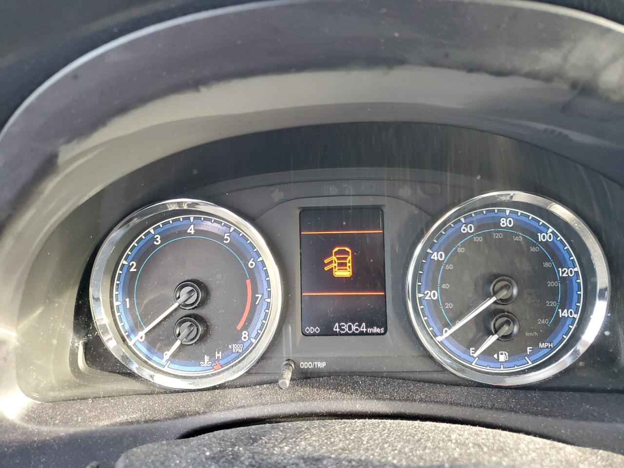 Toyota Corolla L Image 5