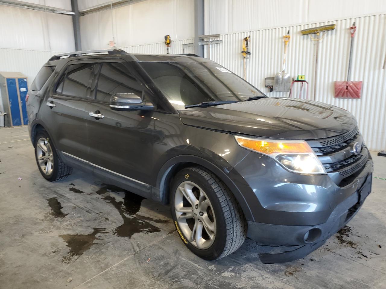Ford Explorer Limited Image 5
