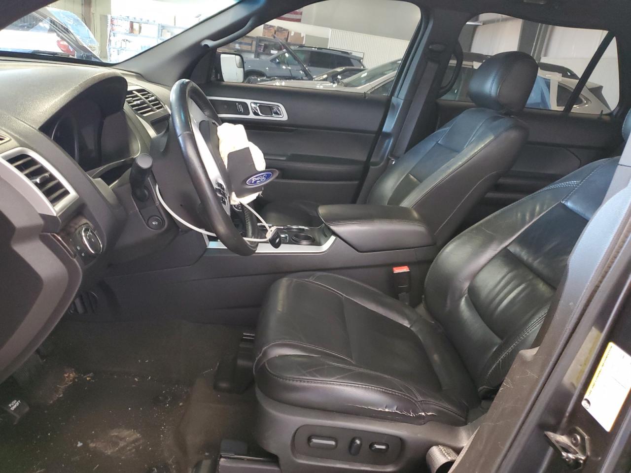 Ford Explorer Limited Image 6