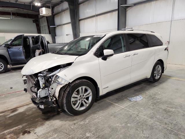  Salvage Toyota Sienna