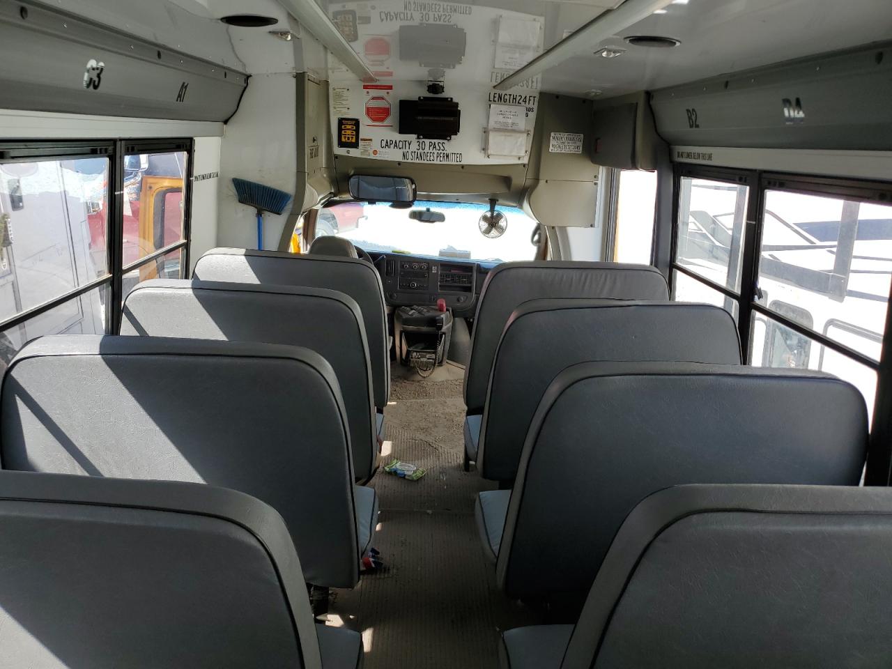 Chevrolet Express Image 2