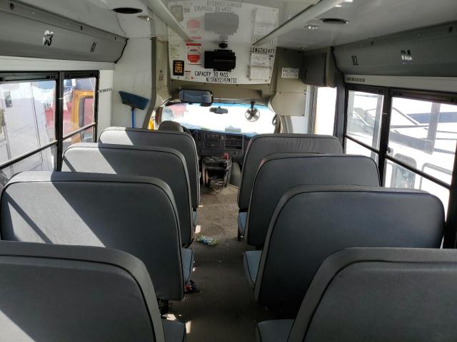 Chevrolet Express Image 2