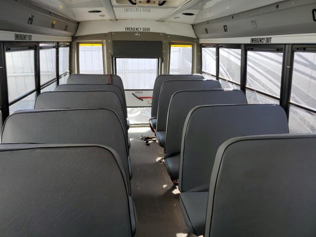 Chevrolet Express Image 8