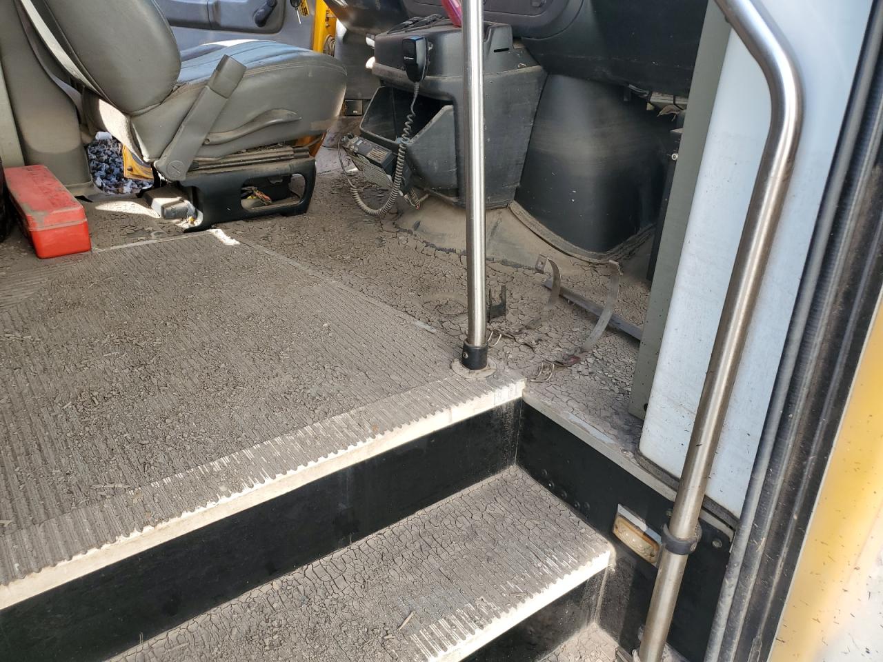 Chevrolet Express Image 10