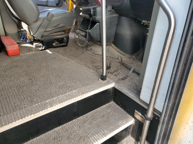 Chevrolet Express Image 10