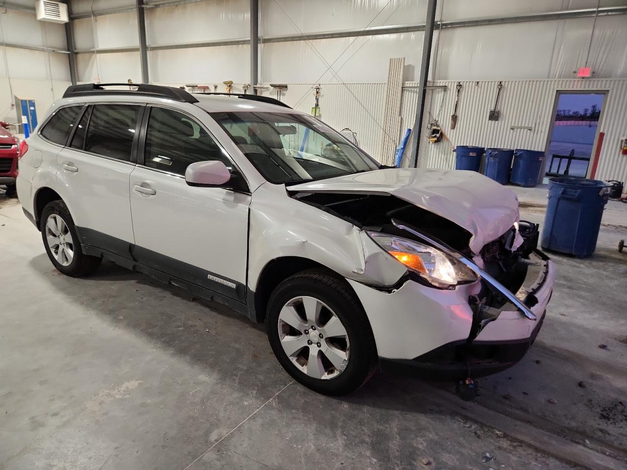 Subaru Outback 2.5i Premium Image 3