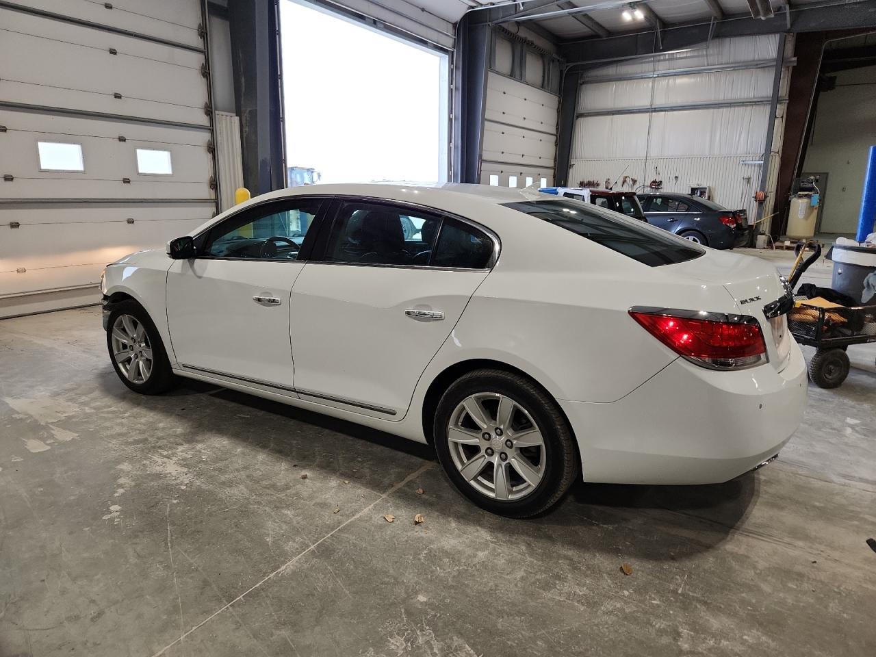 Buick LaCrosse Image 10