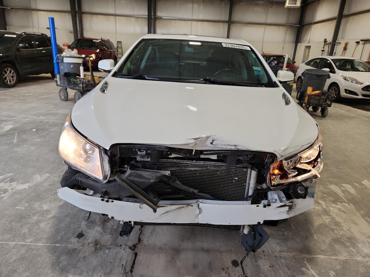 Buick LaCrosse Image 3