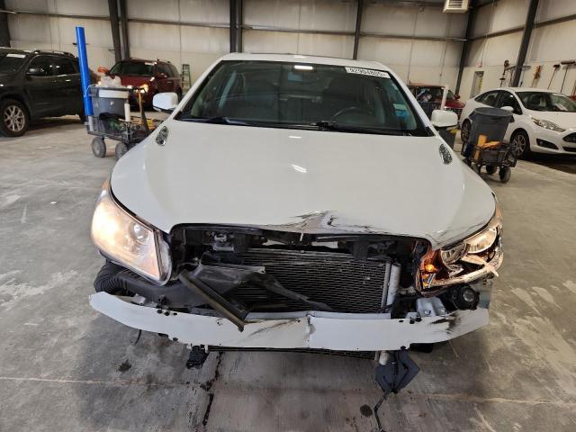 Buick LaCrosse Image 3