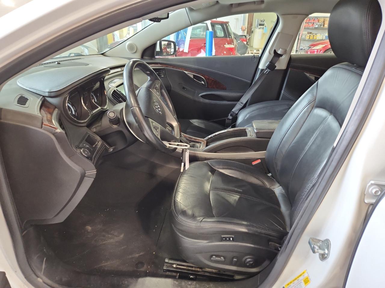 Buick LaCrosse Image 11