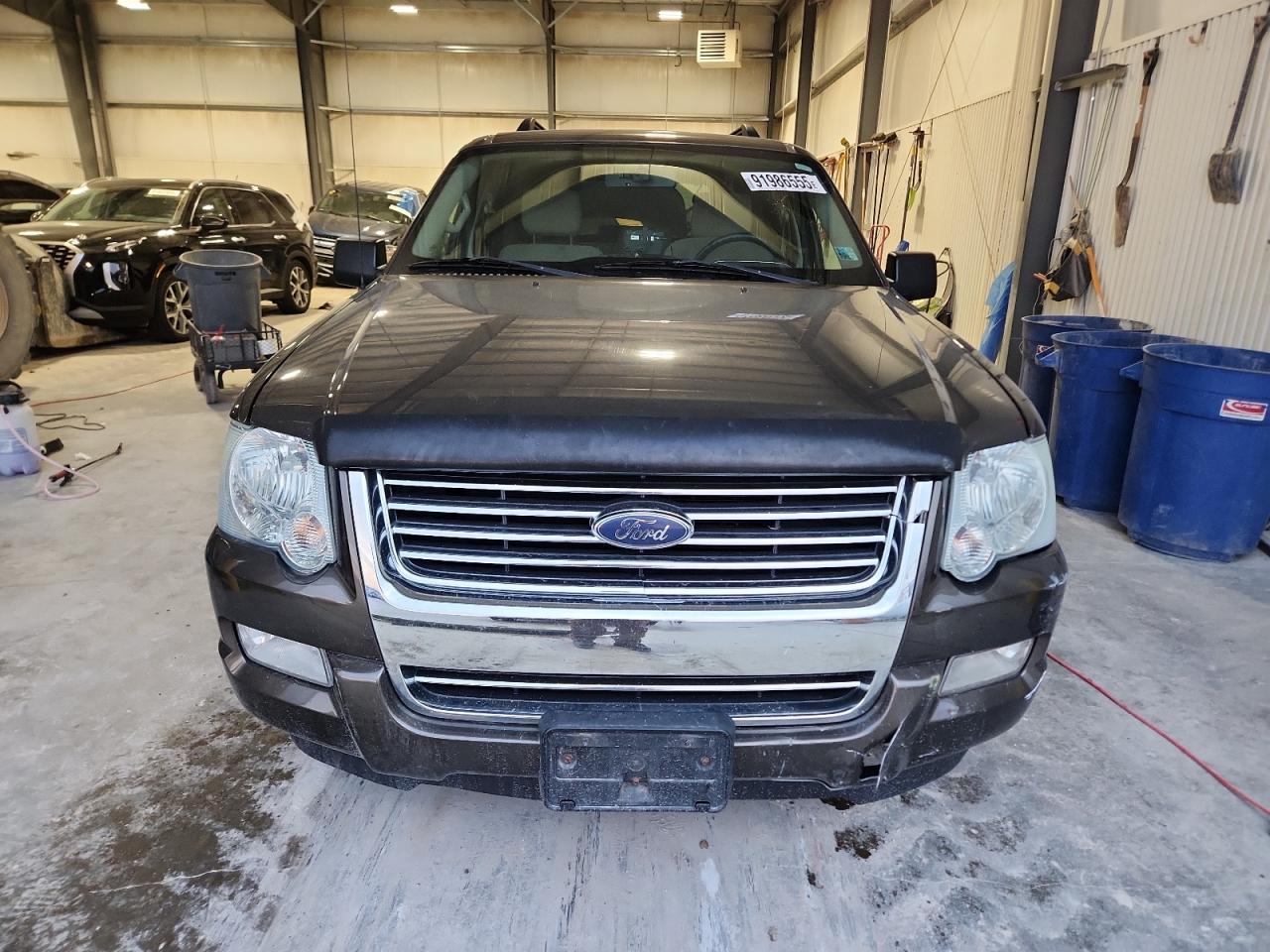 Ford Explorer Xlt Image 2