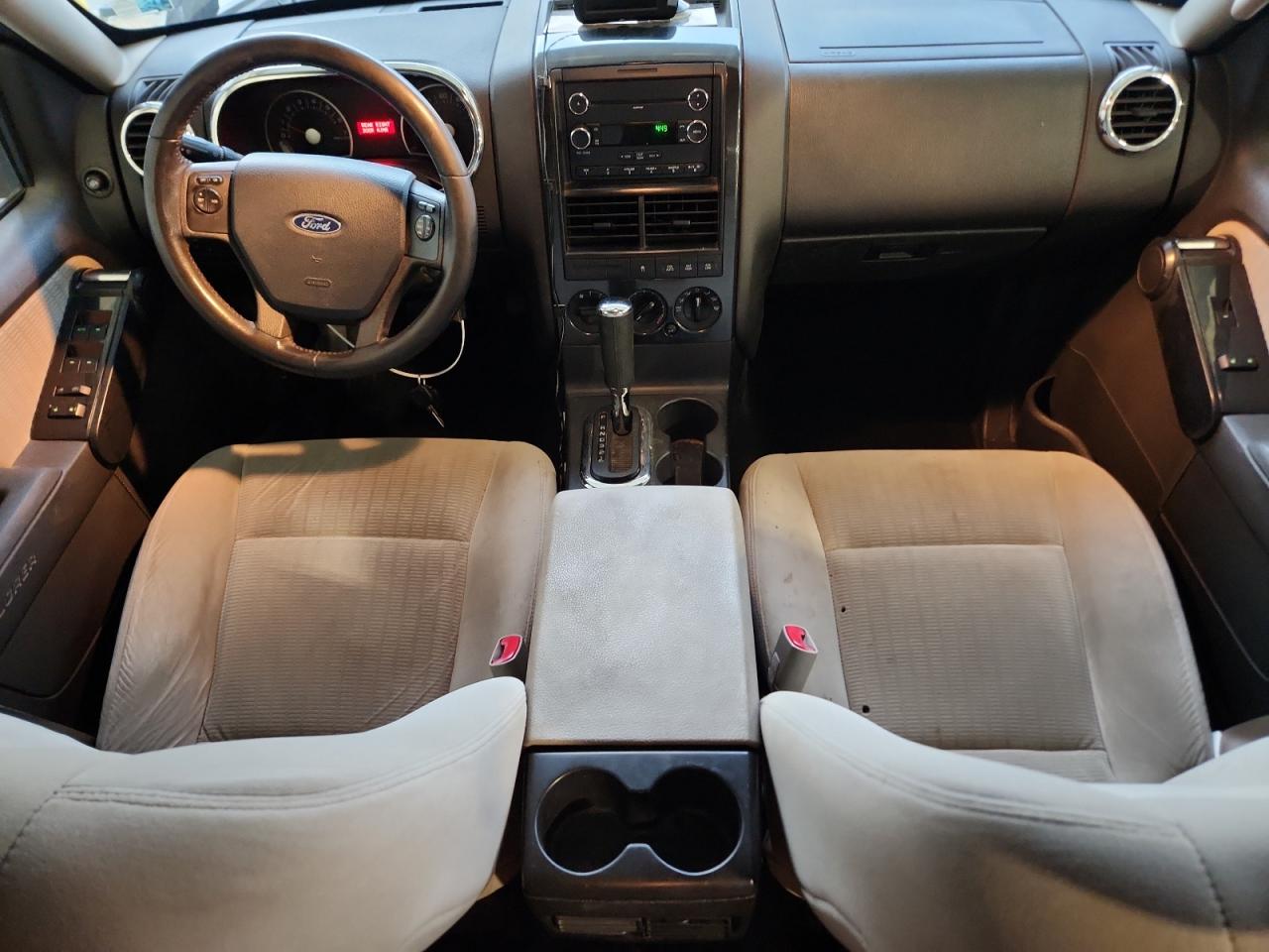 Ford Explorer Xlt Image 5