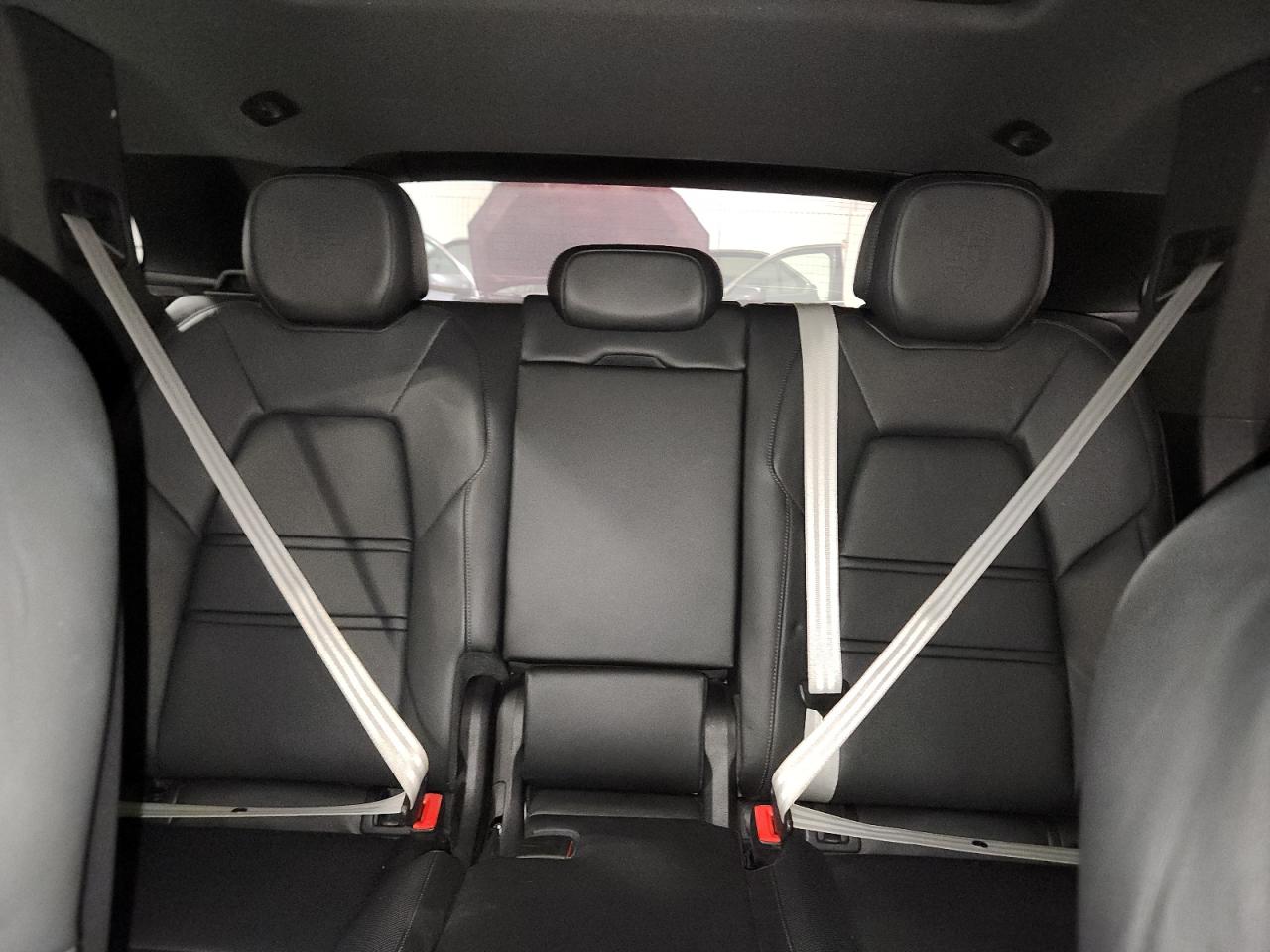 Porsche Cayenne E-hybrid Image 12