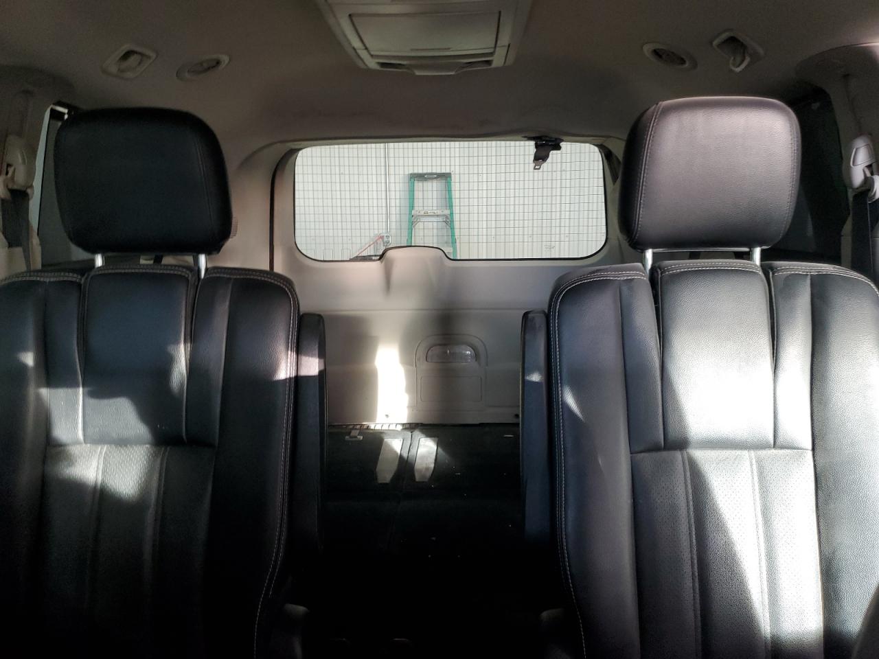 Chrysler Minivan Touring L Image 10