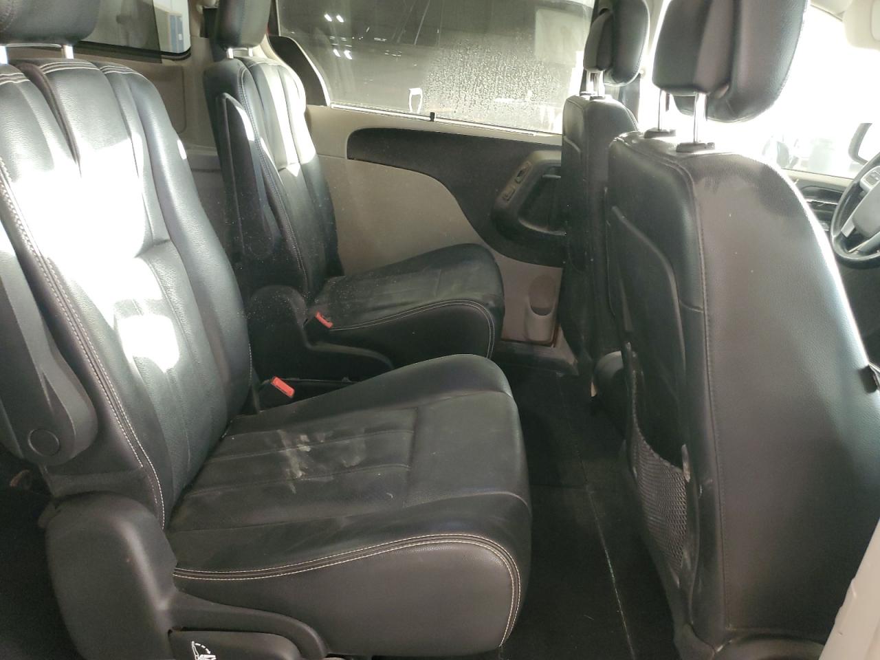 Chrysler Minivan Touring L Image 13