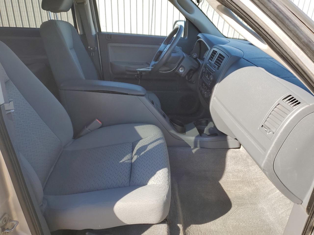 Dodge Dakota Quad Image 4