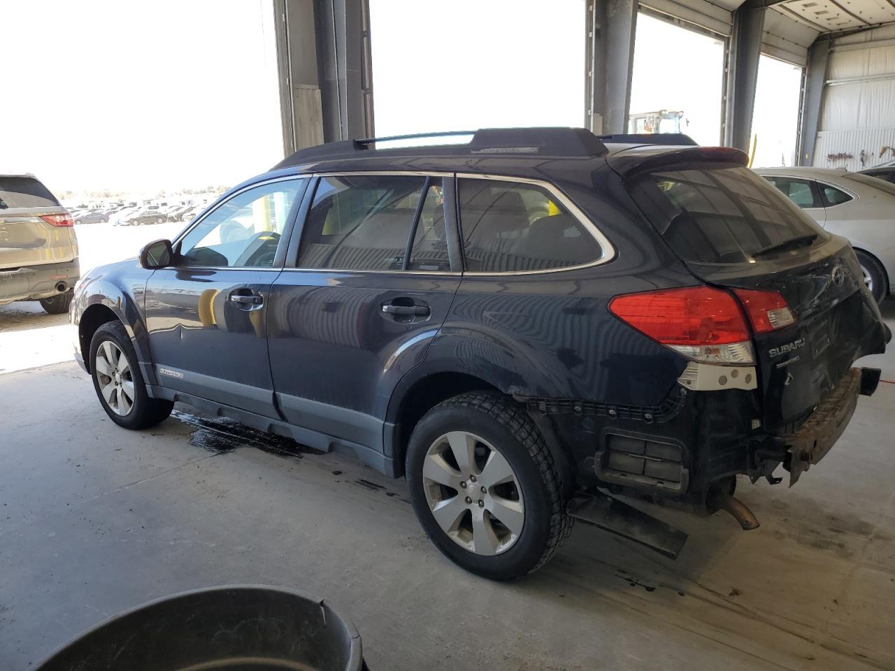 Subaru Outback 2.5i Premium Image 2
