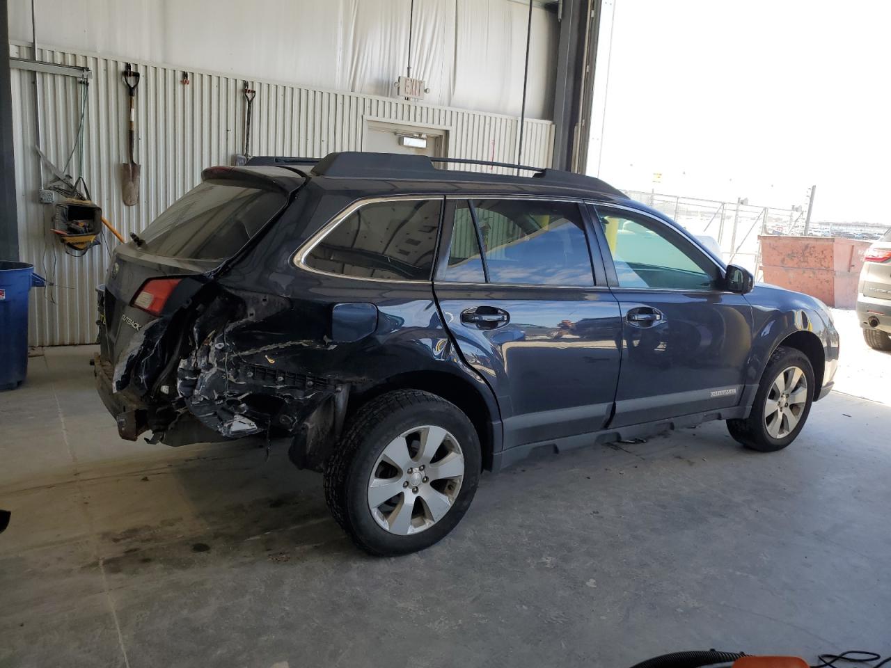 Subaru Outback 2.5i Premium Image 3