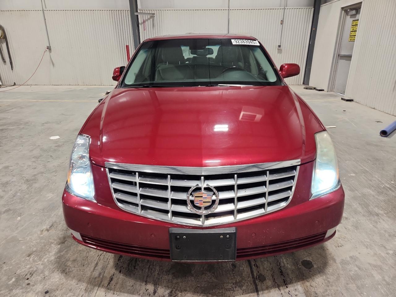 Cadillac DTS Image 7