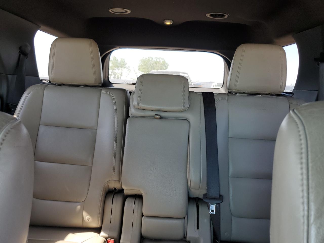 Ford Explorer Limited Image 7