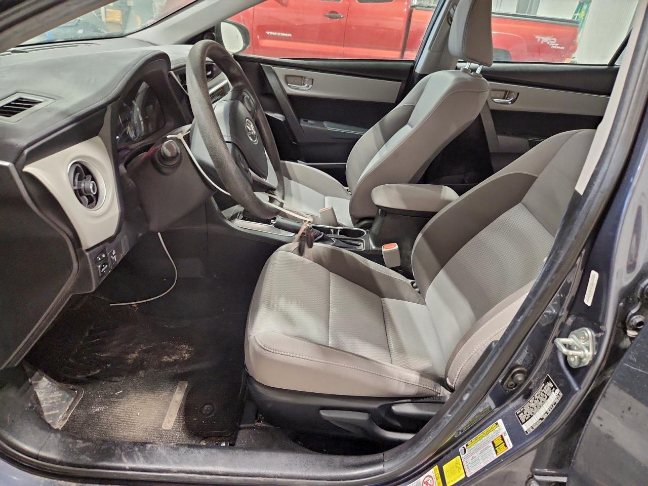 Toyota Corolla L Image 4