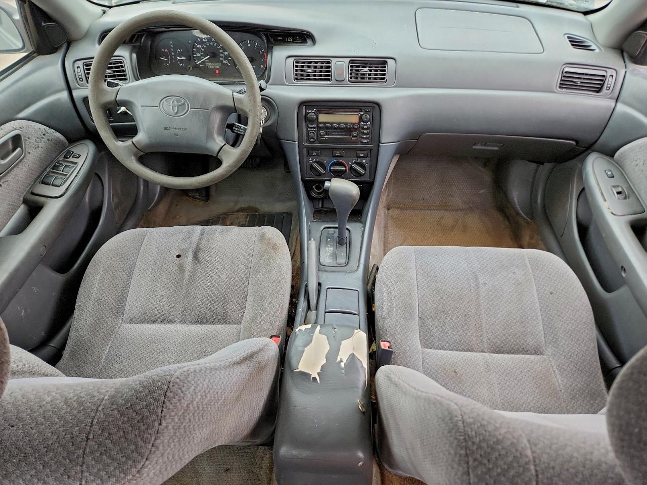 Toyota Camry Ce Image 11