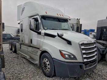  Salvage Freightliner Cascadia 1