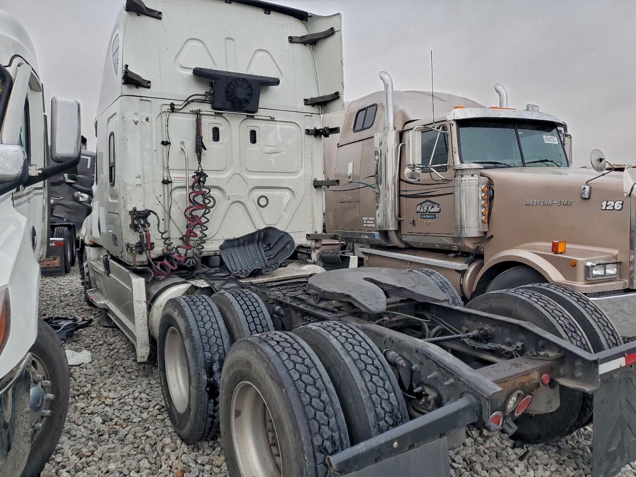 Freightliner Cascadia 1 Image 2