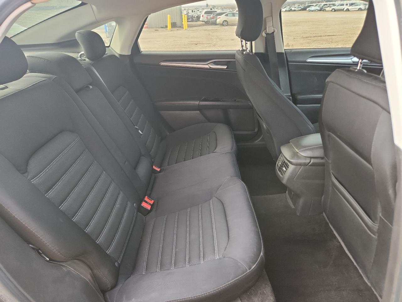 Ford Fusion Se Image 12