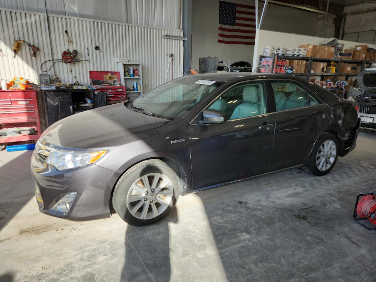 Toyota Camry Hybrid Image 1