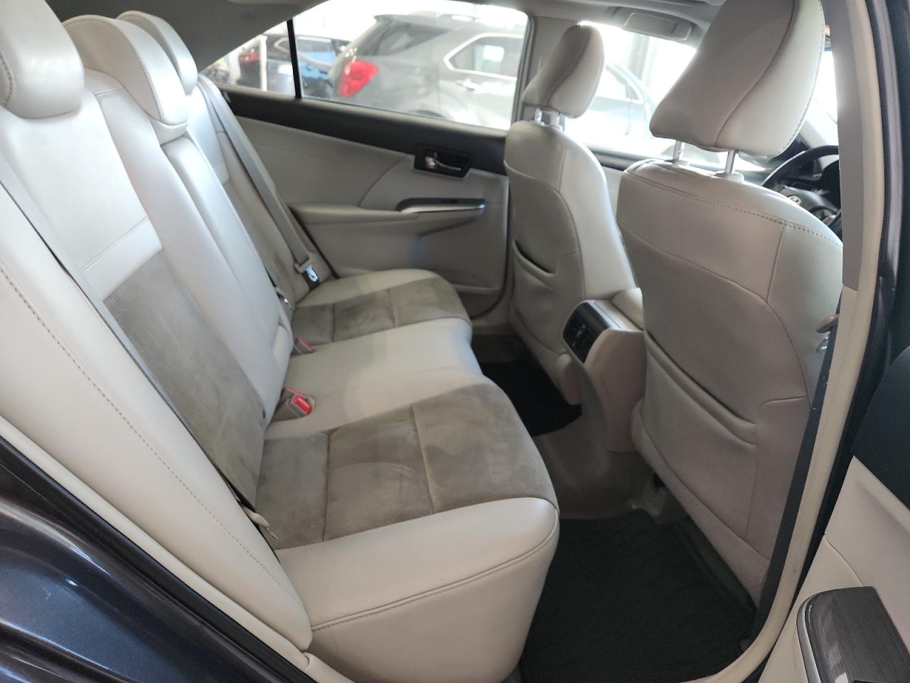 Toyota Camry Hybrid Image 8