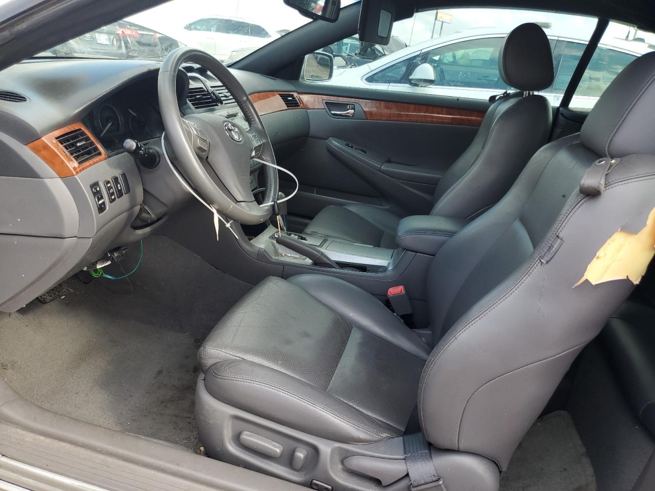 Toyota Camry Se Image 8