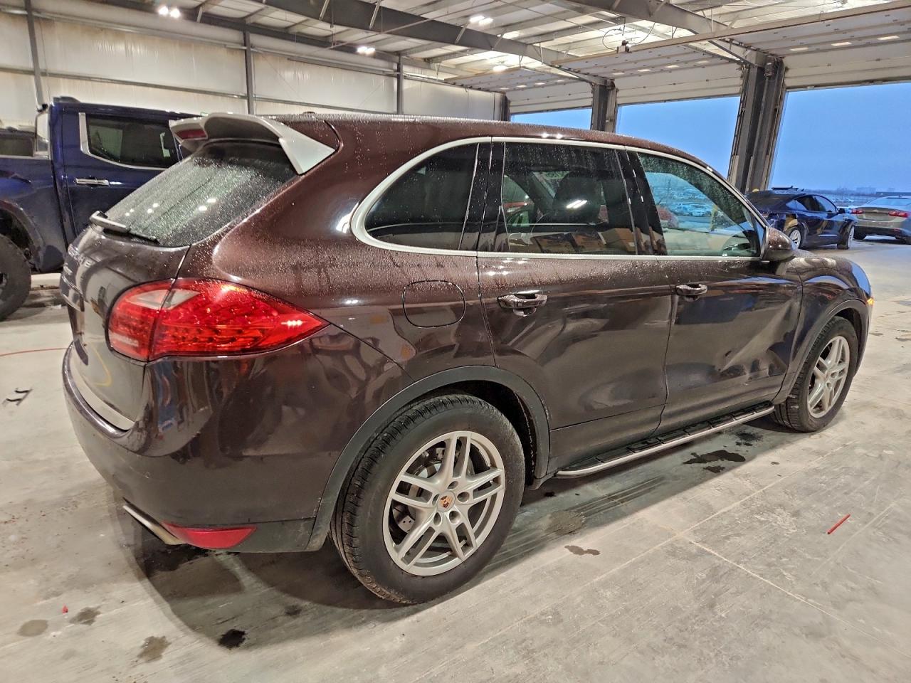 Porsche Cayenne Image 12