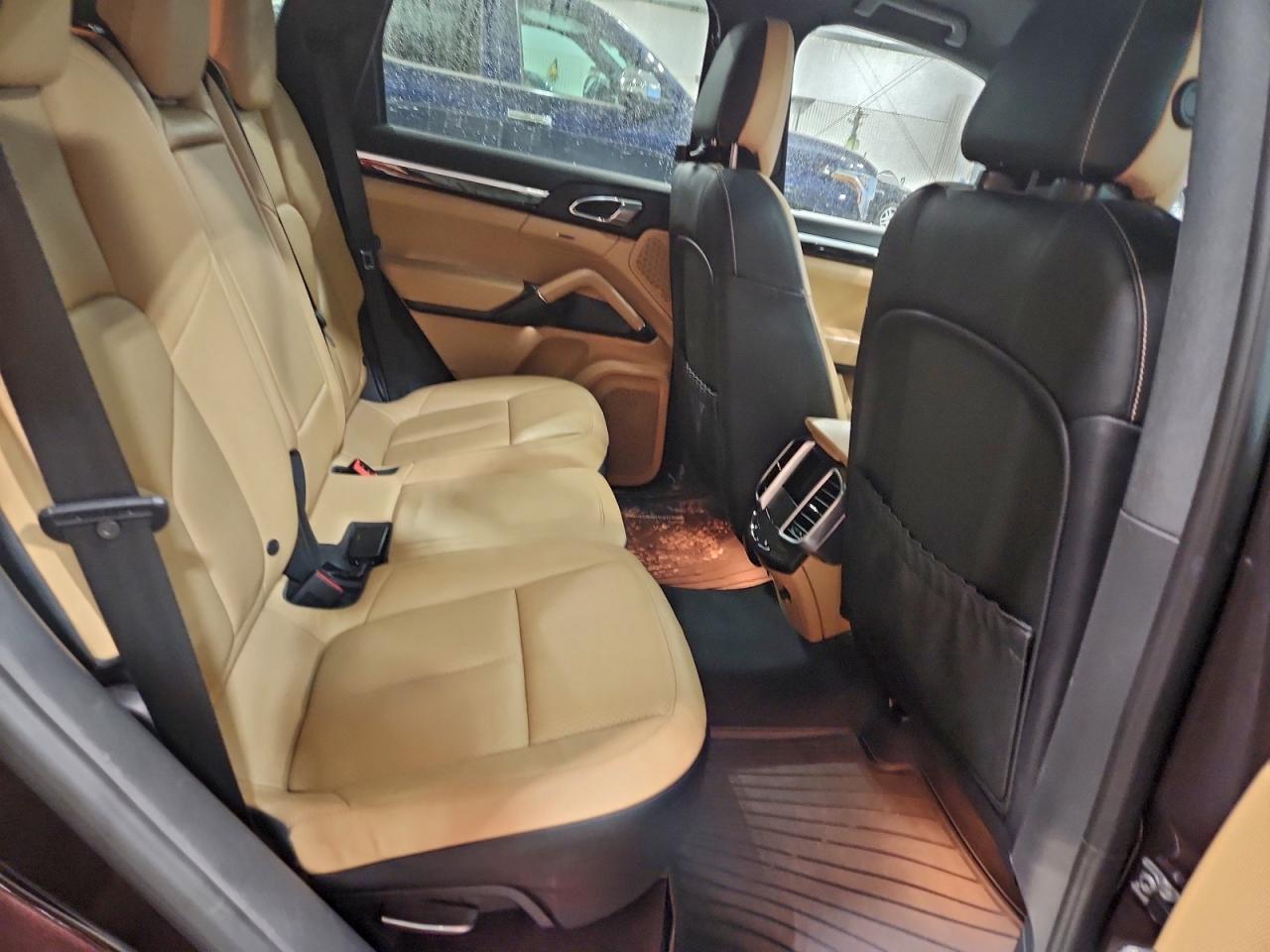 Porsche Cayenne Image 13