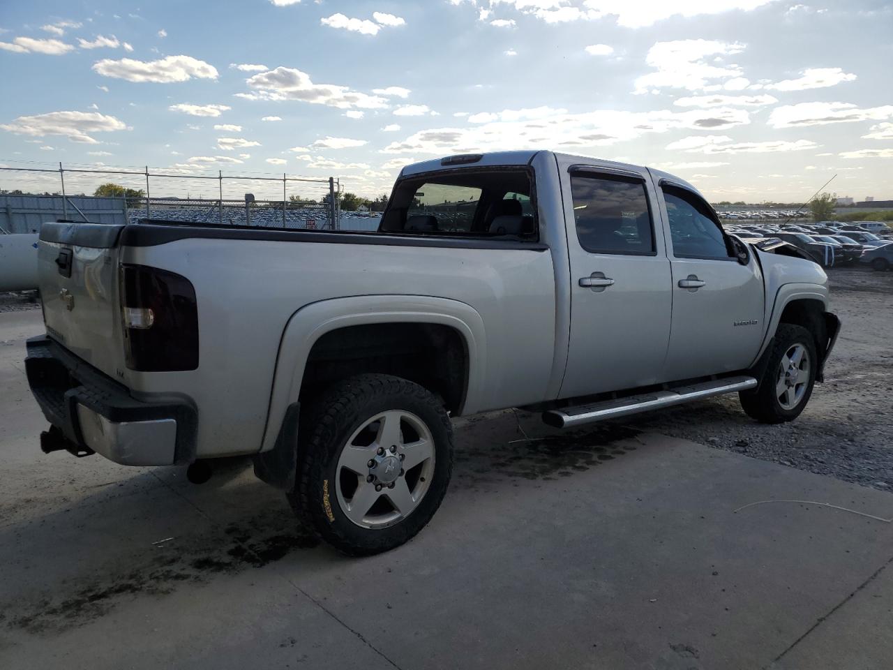 Chevrolet Silverado K2500 Heavy Duty Ltz Image 4