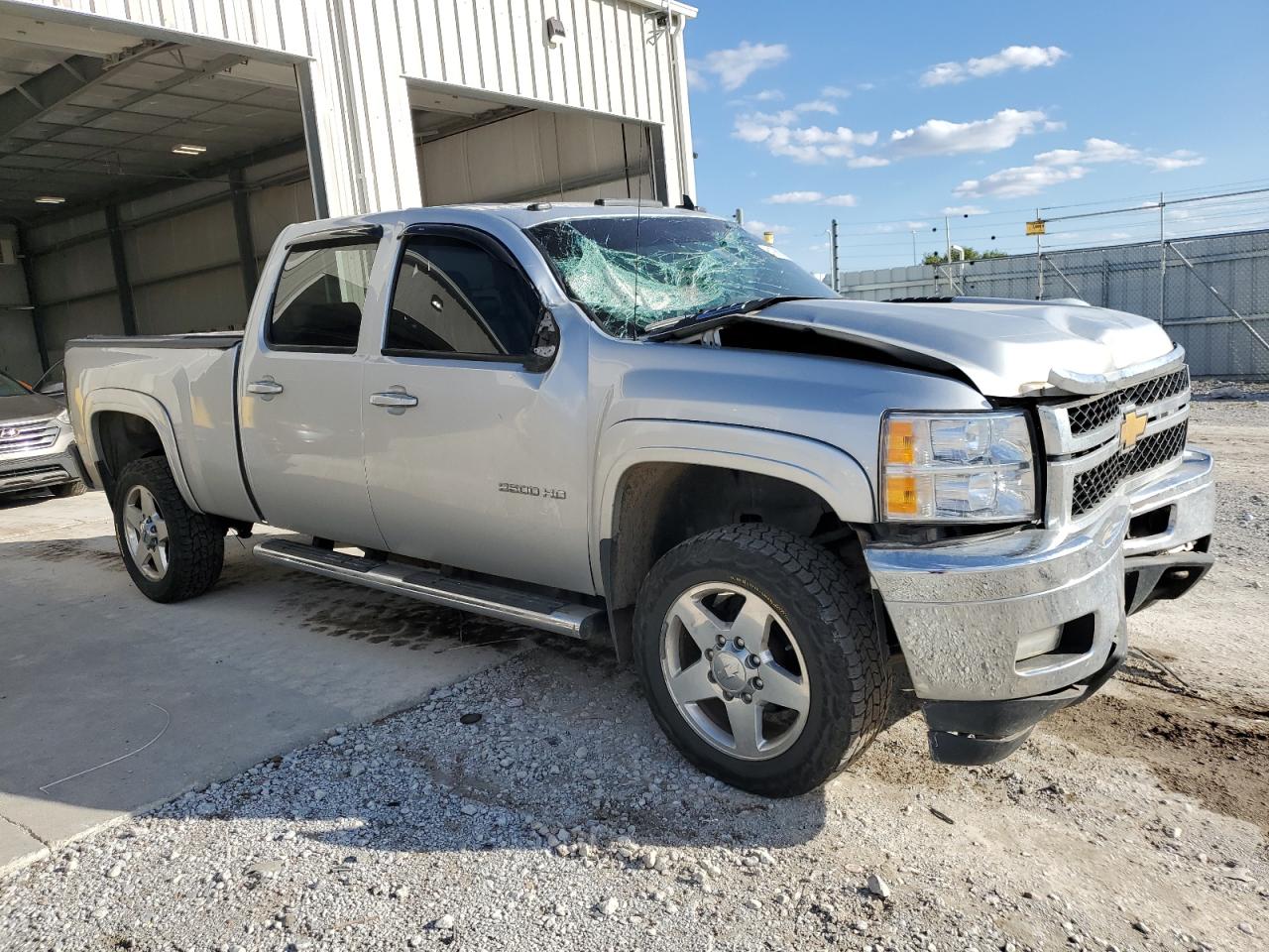 Chevrolet Silverado K2500 Heavy Duty Ltz Image 10
