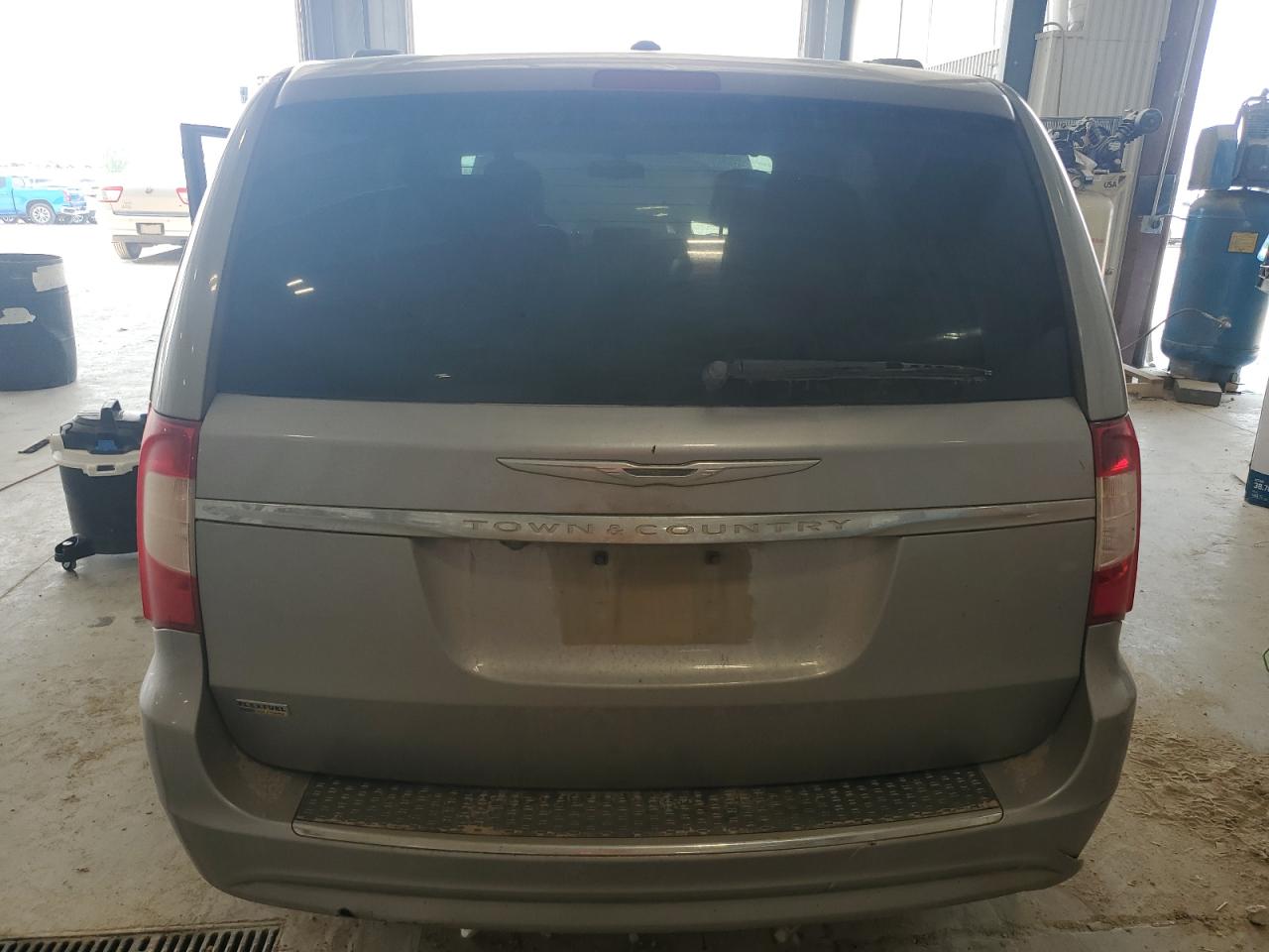Chrysler Minivan Touring Image 7