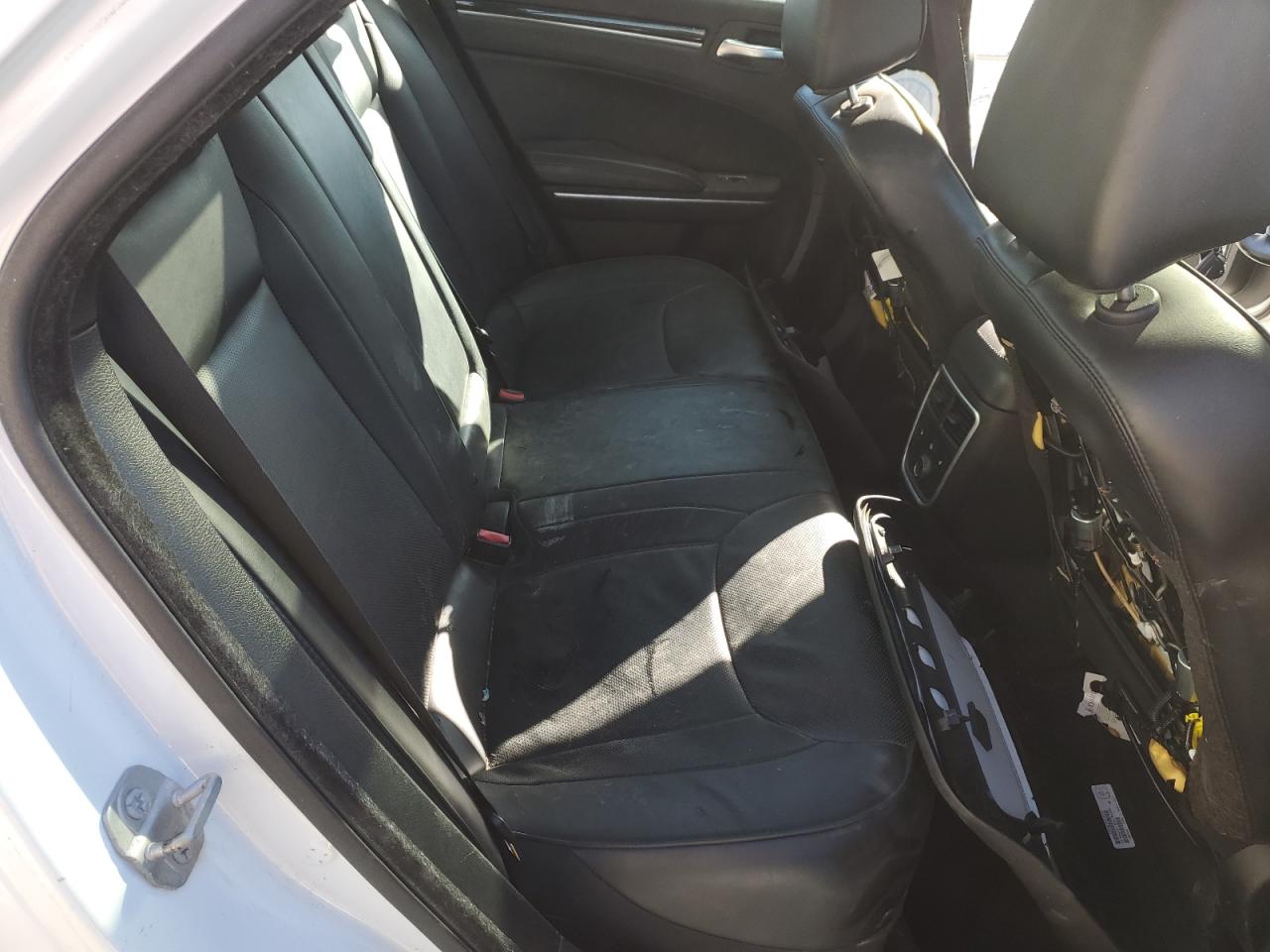 Chrysler 300 Image 8