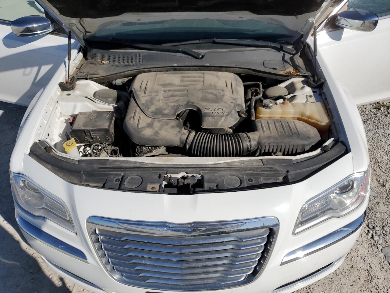 Chrysler 300 Image 2