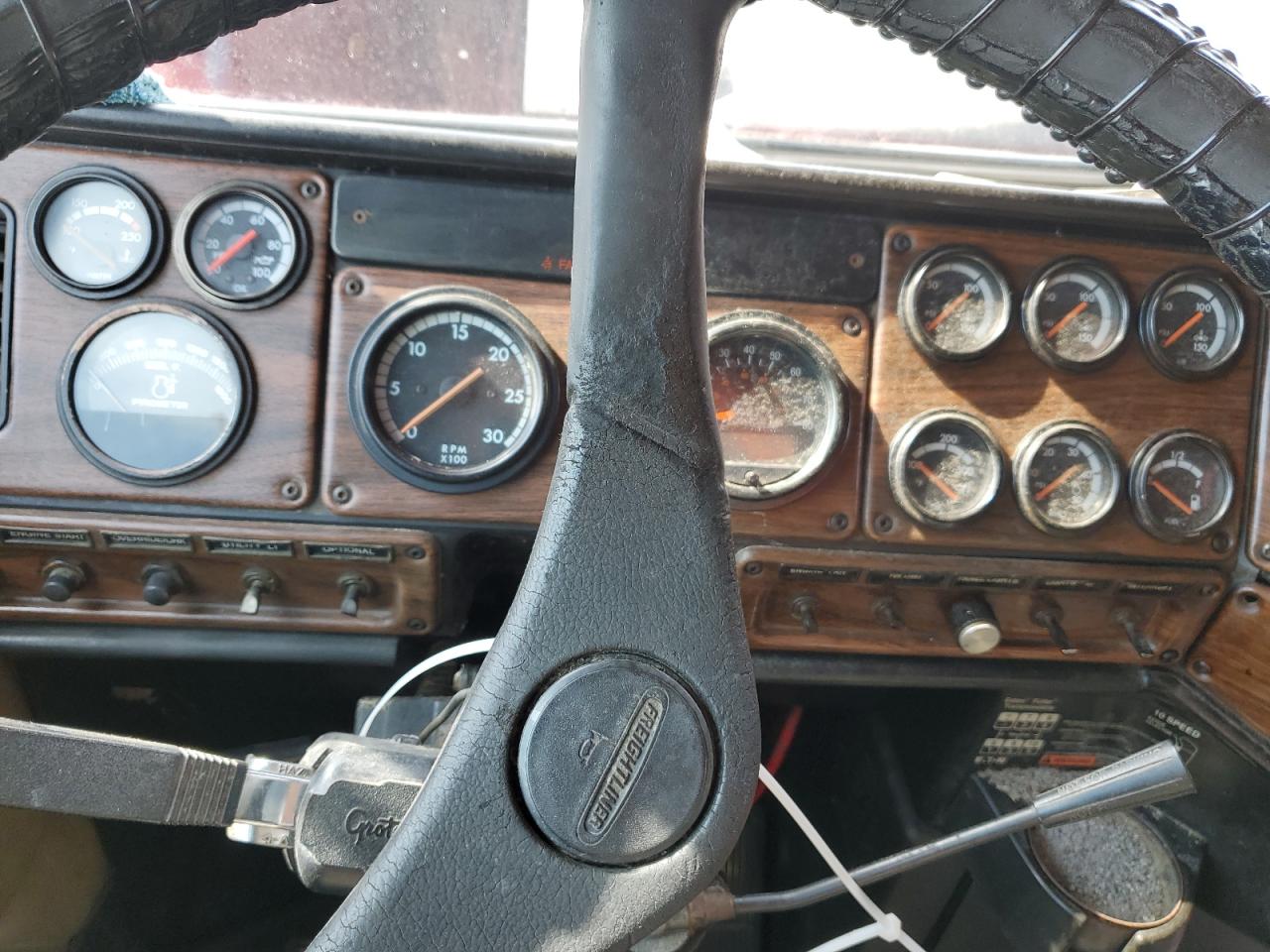 Freightliner Fld120 Image 6